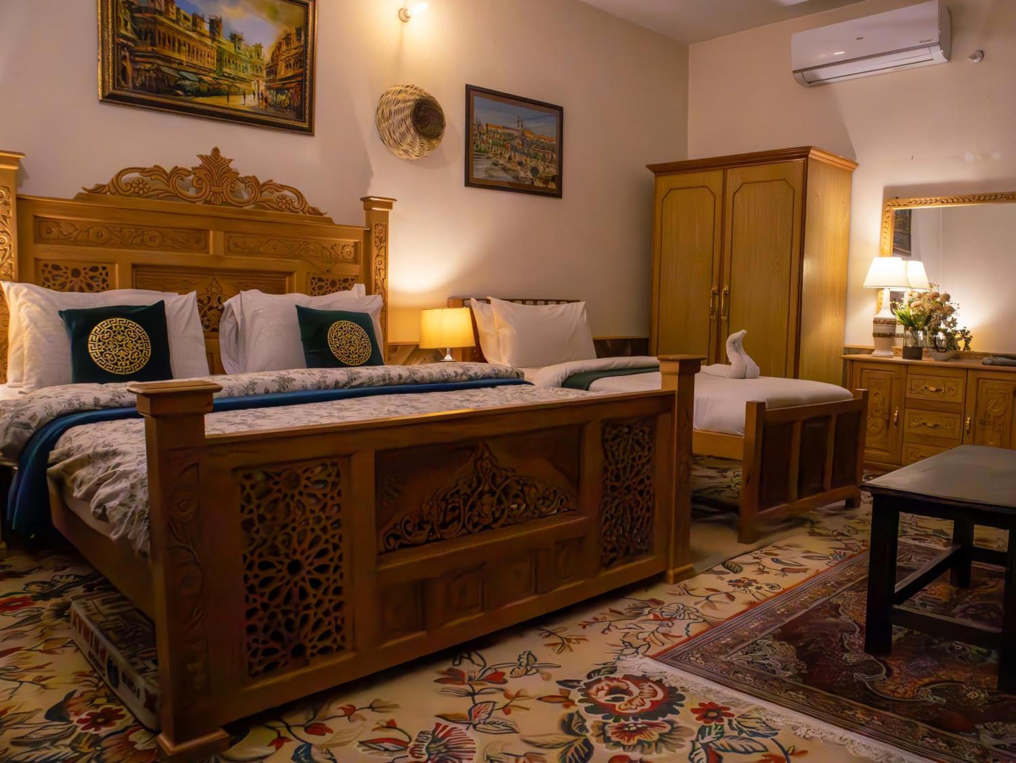 Duroyo Hotel Gilgit Ngoại thất bức ảnh