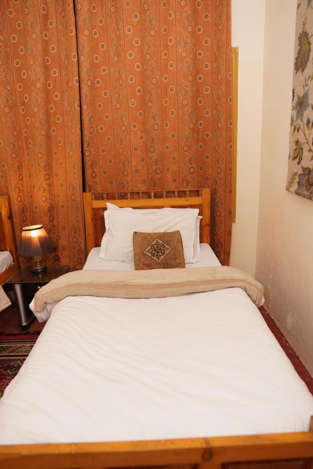 Duroyo Hotel Gilgit Ngoại thất bức ảnh