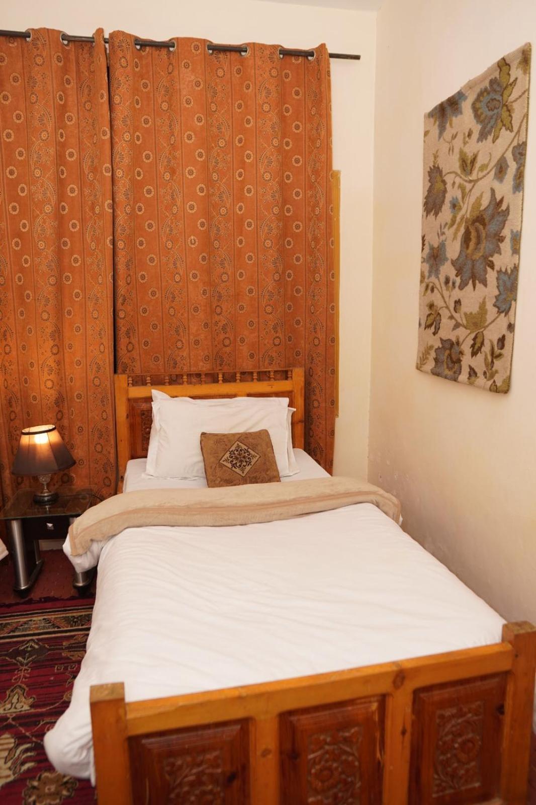 Duroyo Hotel Gilgit Ngoại thất bức ảnh