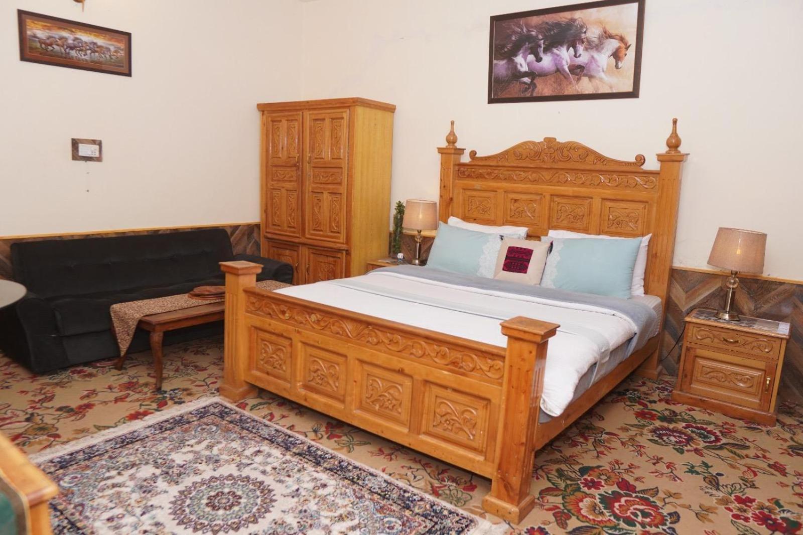 Duroyo Hotel Gilgit Ngoại thất bức ảnh